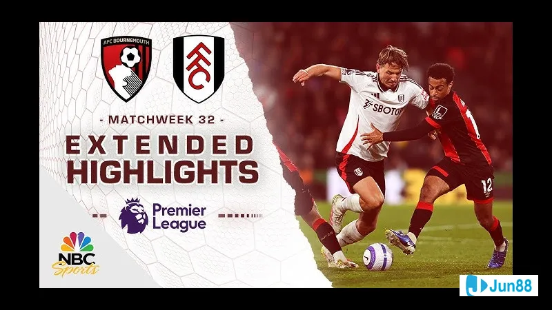 Cầu thủ của Bournemouth với sự quyết tâm nỗ lực vượt qua phòng ngự của Fulham.