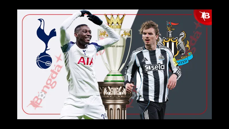 Cầu thủ Tottenham và Newcastle đang tranh chấp quả bóng trên sân